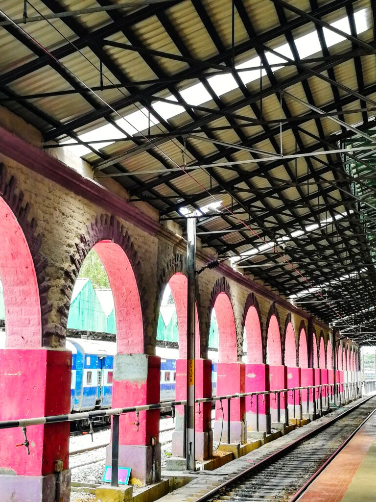 view-railroad-station-platform